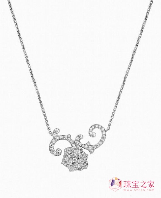 PIAGET ROSE系列珠寶包括戒環(huán)、耳環(huán)、項(xiàng)鏈等一應(yīng)俱全,作品包括不到十萬元即可擁有的巧致玫瑰戒環(huán),亦有全球限量一只的微縮琺瑯彩繪玫瑰腕表、千萬元的頂級(jí)珠寶與鉆石神秘表等,網(wǎng)羅具時(shí)尚感的配件設(shè)計(jì),適宜派對(duì)及各種場合的日常珠寶,以及最具伯爵代表性的華美藝術(shù)作品,玫瑰的千姿百態(tài)一覽無遺。